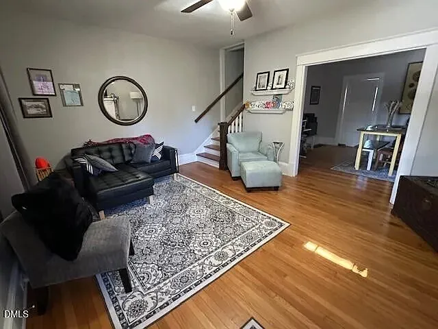 3 bed, 1.5 bath, 1300 sqft, $2,500 — Photo 3