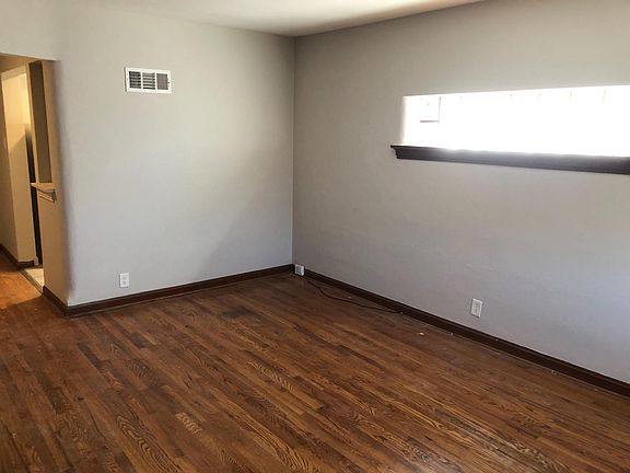 5th image of 4616 Jamieson Ave Floor 2