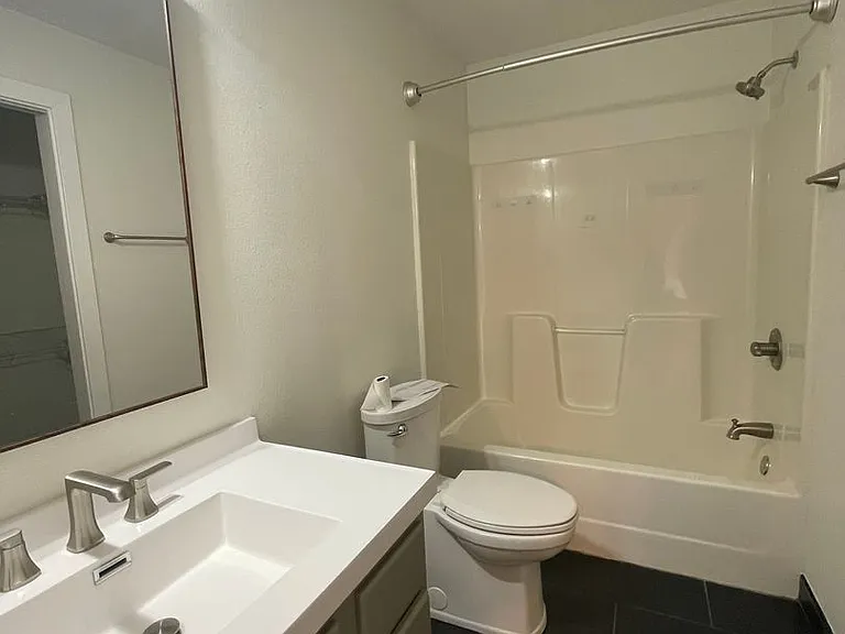 1009 N 24th St #1011 — Photo 5