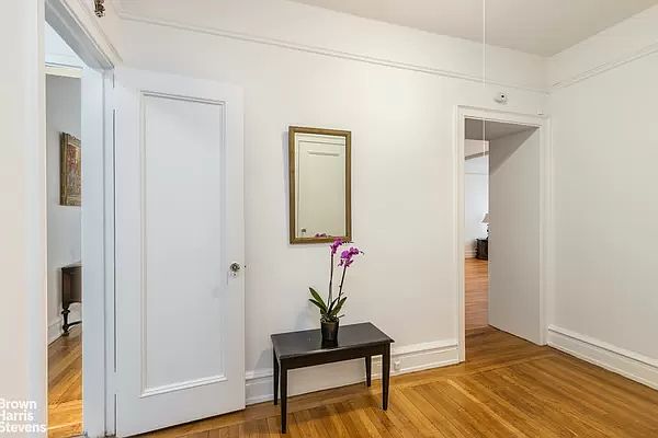 1st image of 150 W 55th St #5F