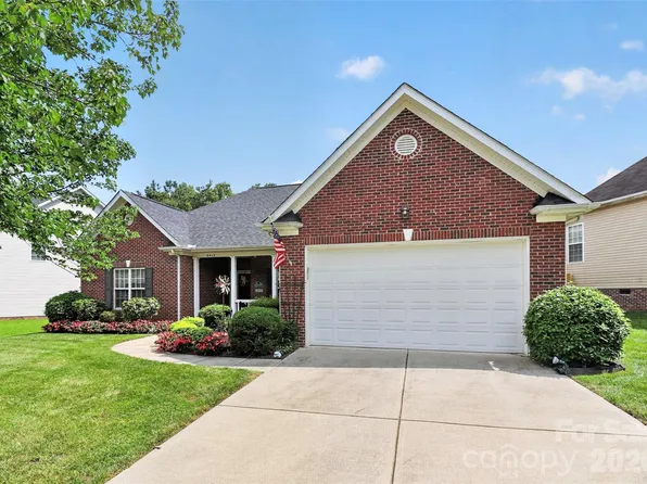 8413 Suttonview Dr, Charlotte, NC 28269