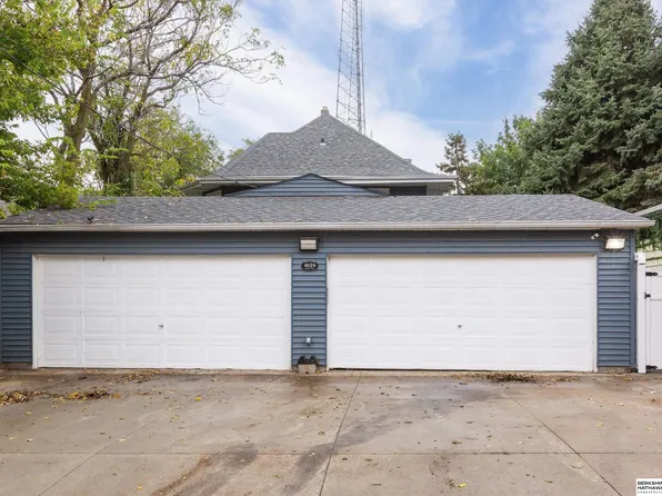 4624 Farnam St, Omaha, NE 68132
