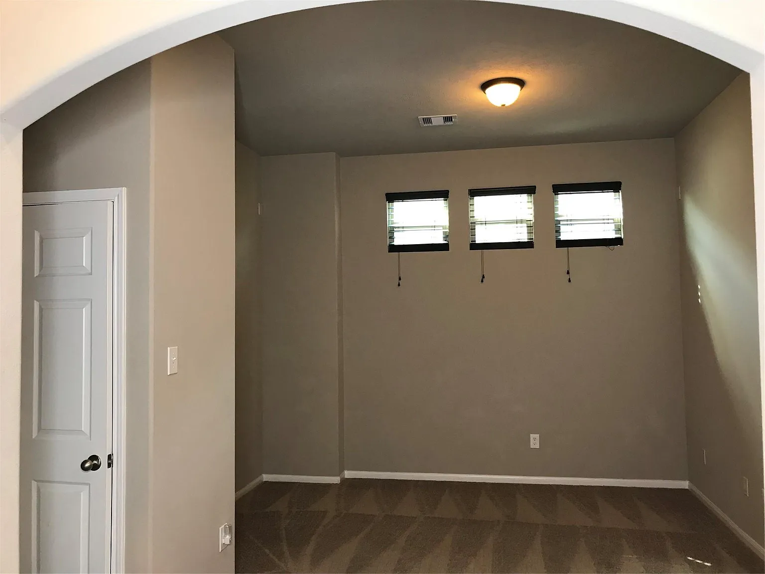 3 bed, 2.0 bath, 1822 sqft, $2,100 — Photo 4