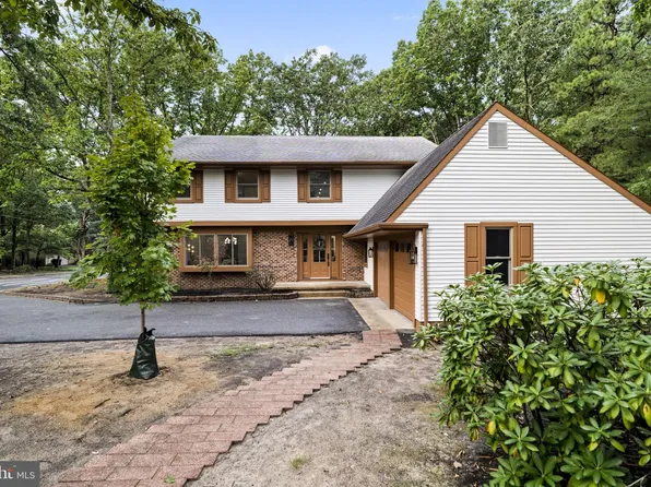 2 Harwood Dr, Voorhees, NJ 08043
