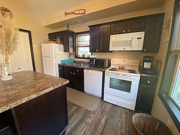 3rd image of 5152 Blue Point Dr