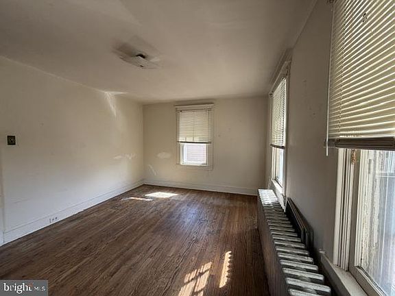 3rd image of 40 Munroe Ct