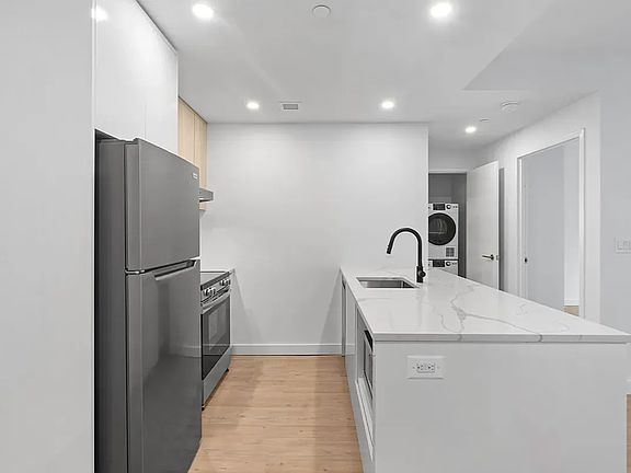 5th image of 827 Sterling Pl #4F