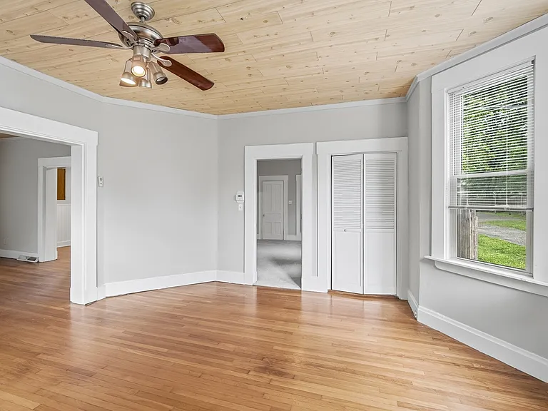 3774 Drake Ave — Photo 10