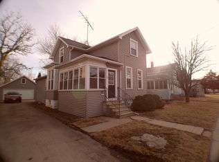 127 W South Park Ave, Oshkosh, WI 54902