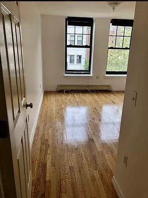 Rented by Space Real Estate | media 34