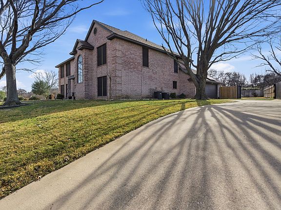 2nd image of 1936 Spinnaker Ln
