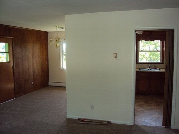 2nd image of 555 Mountain View Dr
