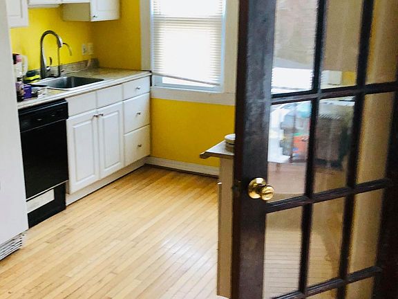 4th image of 374 Woodward Ave