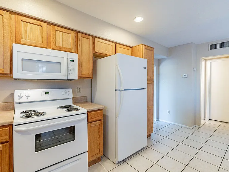 630 W Cassidy Pl — Photo 10