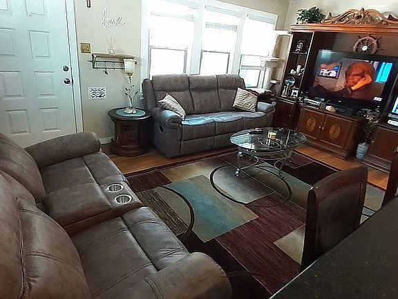 2nd image of 100 Nevada Ave