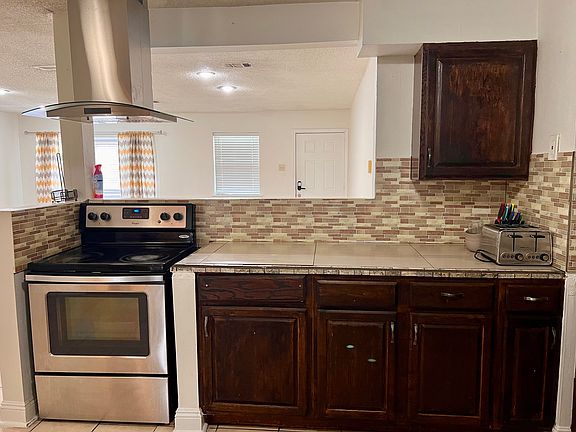5th image of 2888 Glenbrook Dr