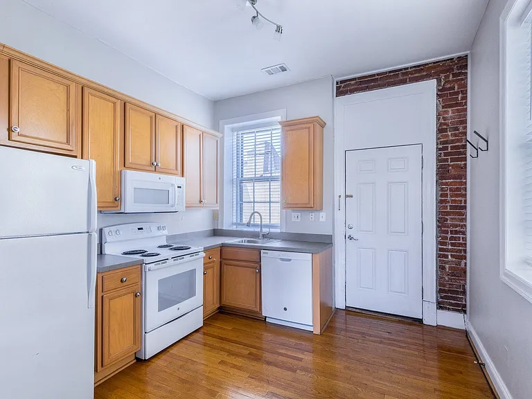 401 Euclid — Photo 18