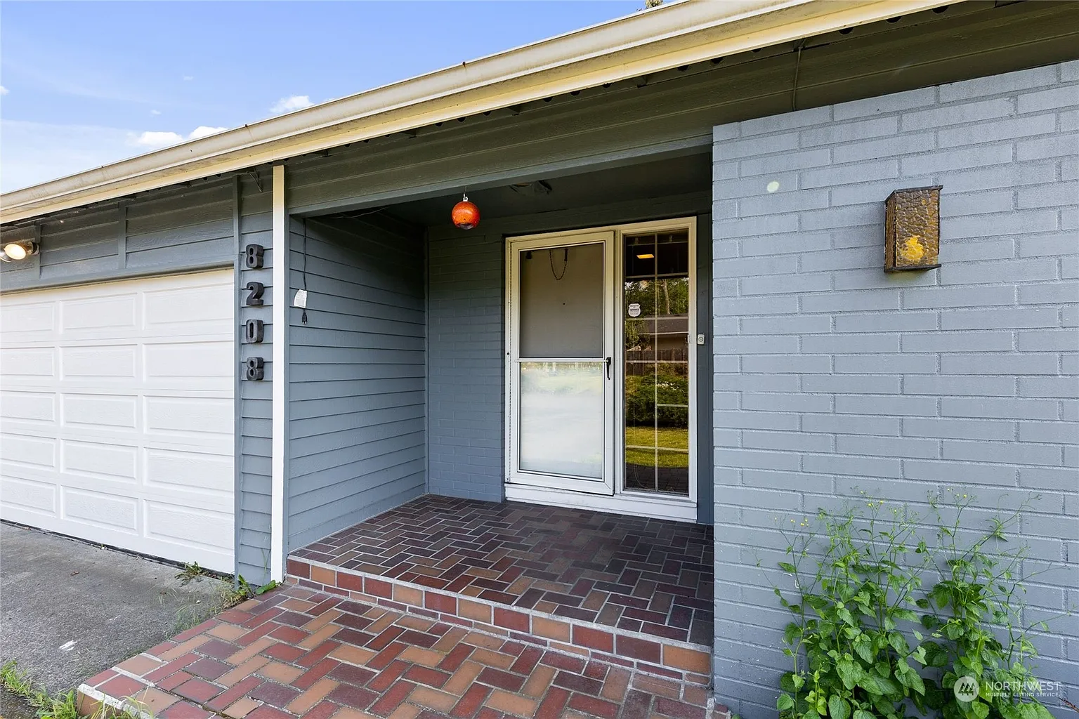 8208 Garnet Lane SW photo 1