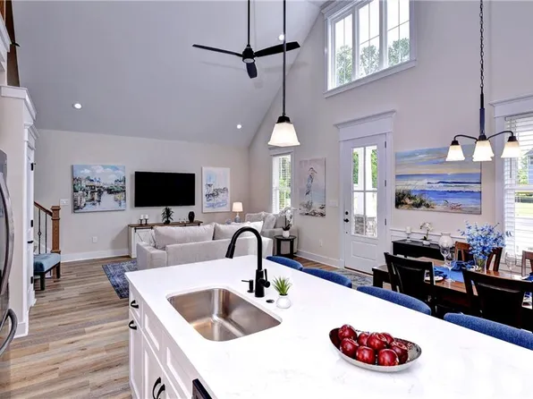 102 Blue Crab Point, Poquoson, VA 23662