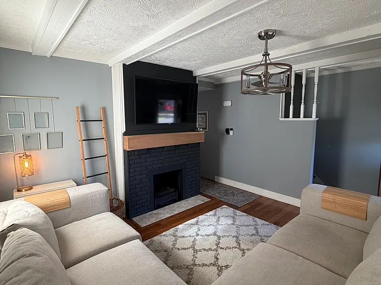 676 Elizabeth St — Photo 6