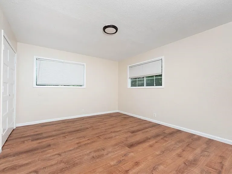 1217 Baywood Ln — Photo 13