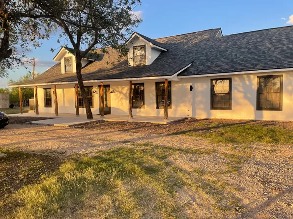 210 County Road 4643, Hondo, TX 78861