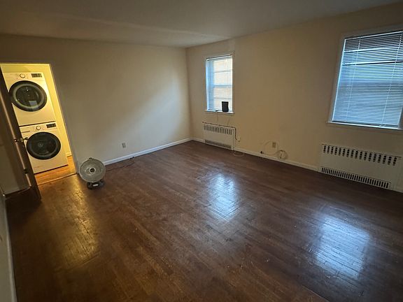 3rd image of 1363 Pelham Pkwy N #Med