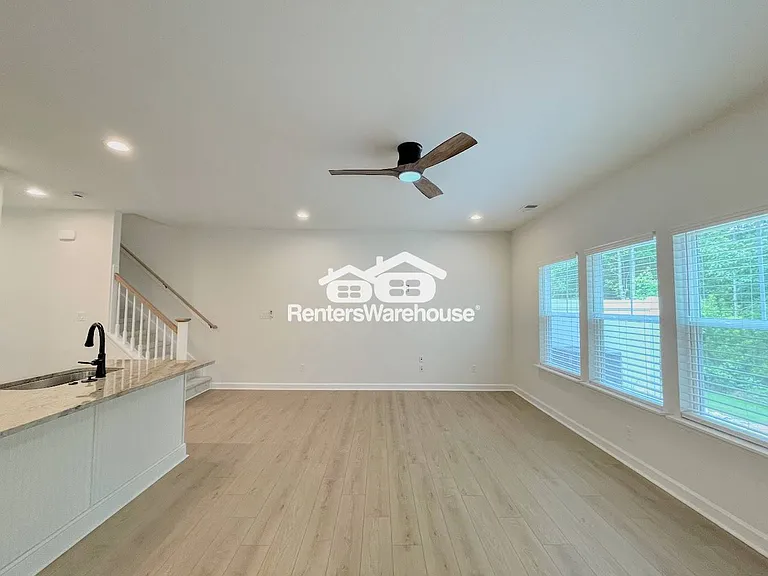 2023 Laycock Ln #103 — Photo 8