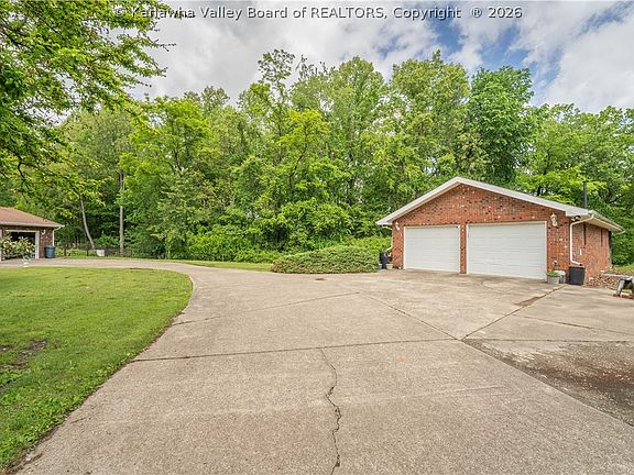 3rd image of 409 Wildlife Way