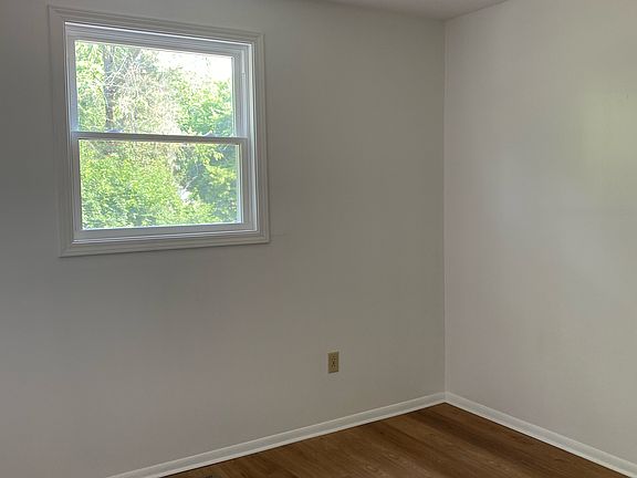 2nd image of 2916 Hollyhead Dr