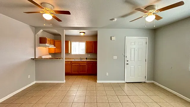 136 Keeney Court Unit B - 1 — Photo 3