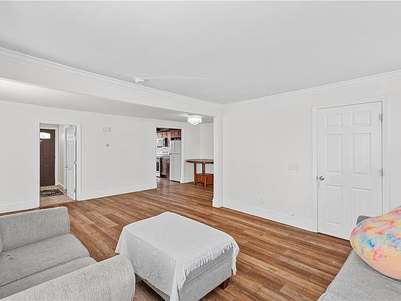 4th image of 64 Appleton St