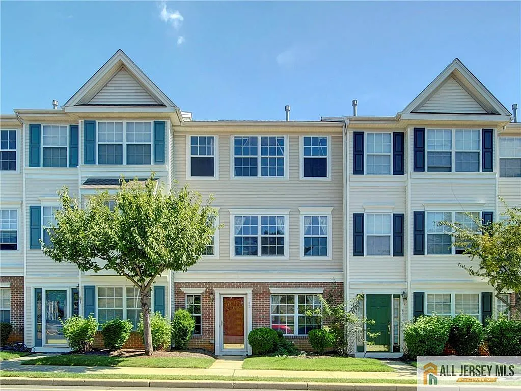 3 bed, 2.5 bath, 1478 sqft, $3,400 — Photo 1