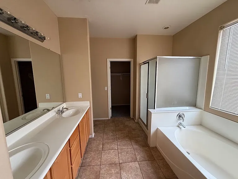 3202 S 104th Ave — Photo 16