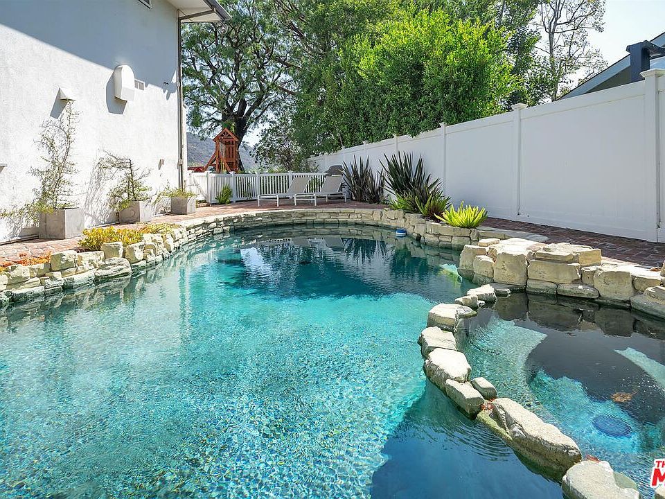 1st image of 2324 Banyan Dr