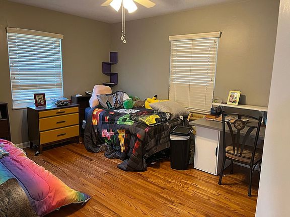 3rd image of 6015 Winnetka Dr