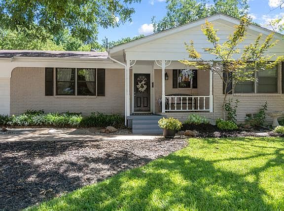 2nd image of 1311 Ravenwood Dr