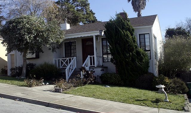 Front of 2418 Easy Street