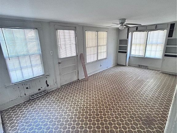 3rd image of 213 Pennington St