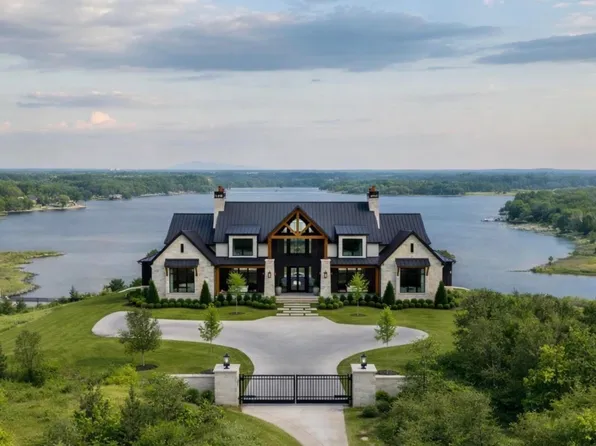 120 Bloomfield Blvd, Brooklyn, MI 49230