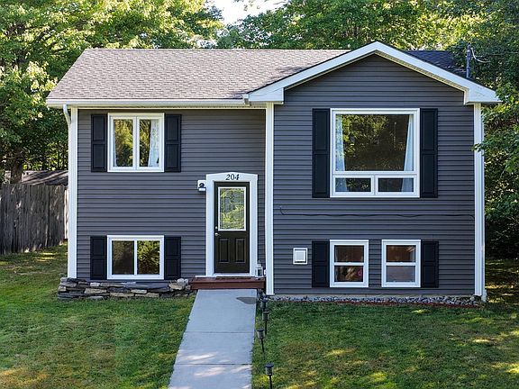 2nd image of 204 Rodney St