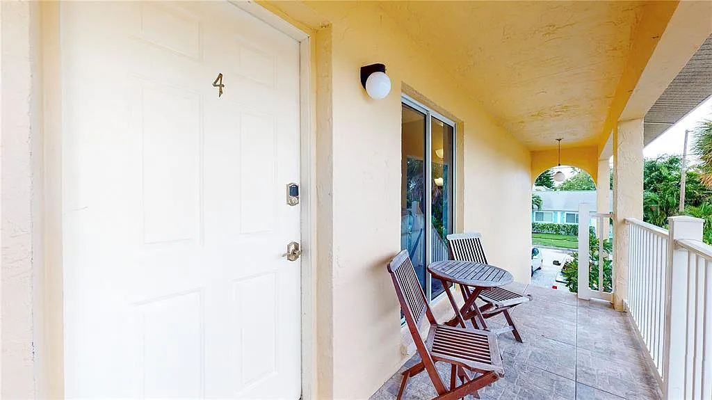 2 bed, 1.0 bath, 750 sqft, $2,000 — Photo 2