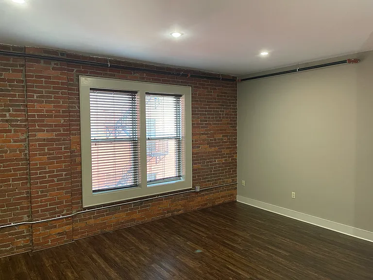 126-132 Franklin Ave #9 — Photo 6