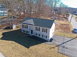 51 River St, Plainfield, CT 06374