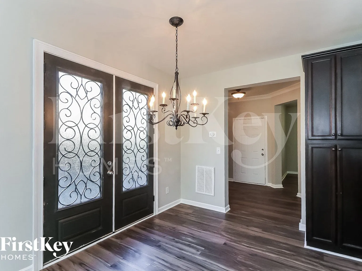 4 bed, 2.5 bath, 2115 sqft, $2,340 — Photo 4