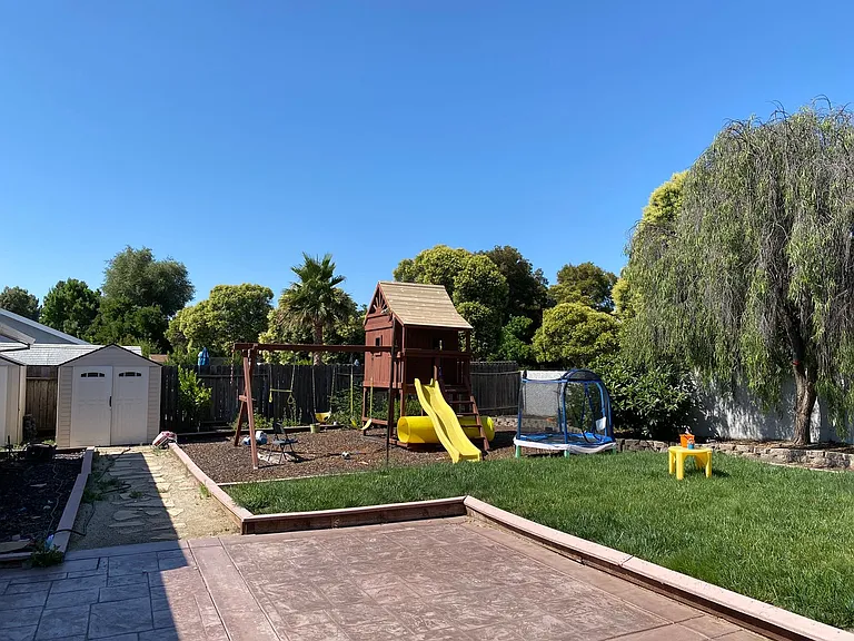 1650 Honeysuckle Rd — Photo 35