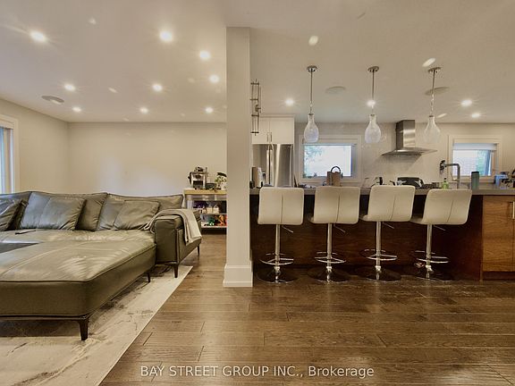 5th image of 22 Thurgate Cres