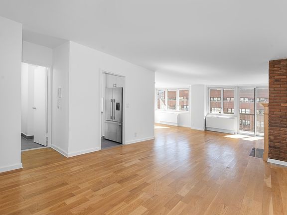 4th image of 115 E 34th St Unit 1904