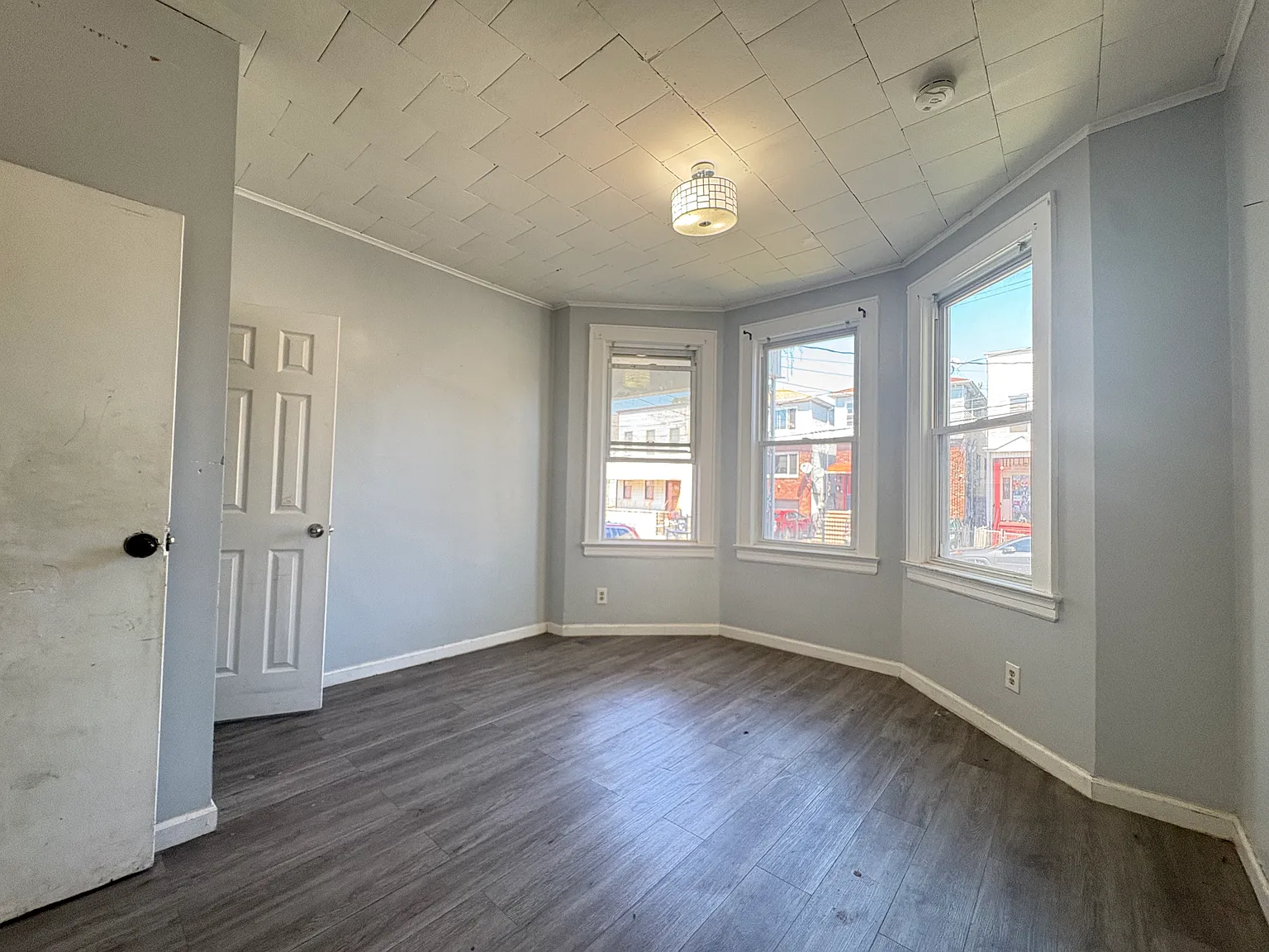 5 bed, 1400 sqft, $3,000 — Photo 3