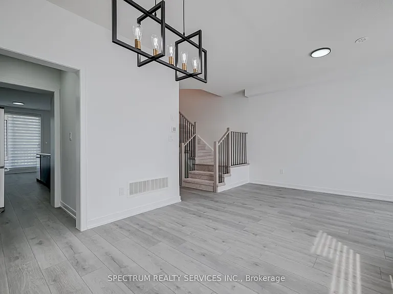 146 Blue Forest Cres — Photo 27